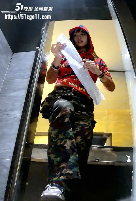 夜场女厕高质量偷拍系列 1 拷贝 夜场女厕高质量偷拍系列 1 拷贝