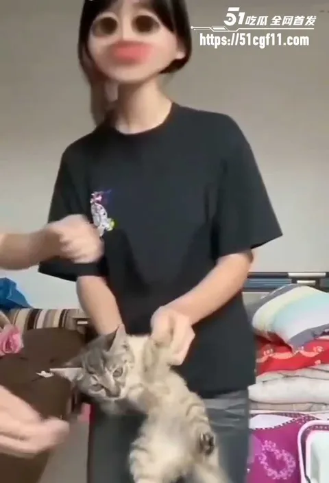 快手两个女生虐猫 3 拷贝 快手两个女生虐猫 3 拷贝